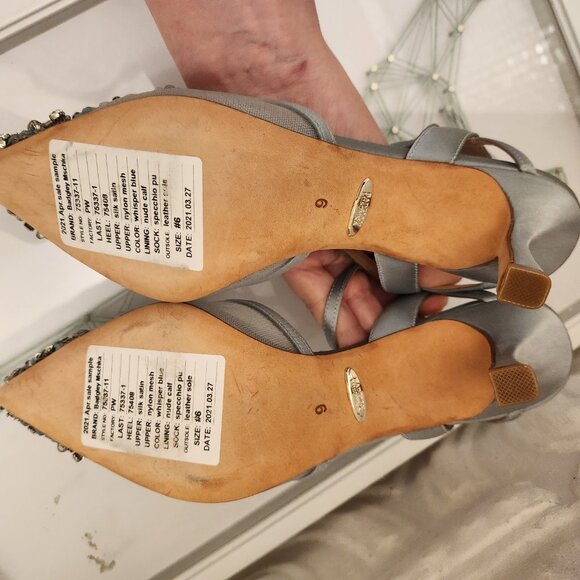 Badgley Mischka Embellished Whisper Blue Heels. NWT. Size 6 - Picture 8 of 9